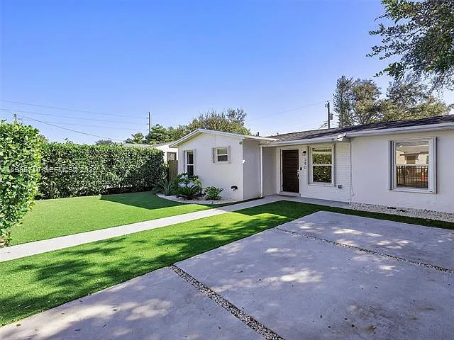 340 NW 45th St — Photo 2