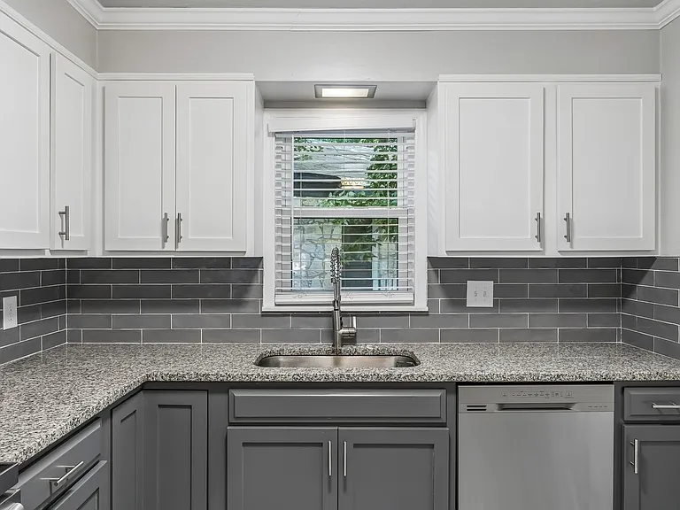 3900 NW 27th St — Photo 17