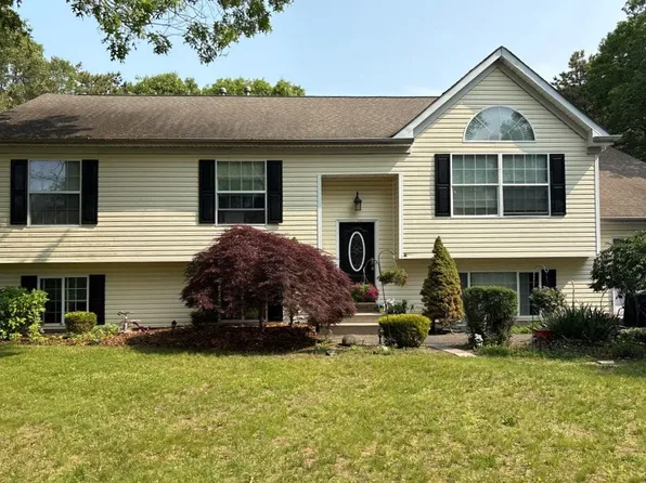 97 Hawkins Rd, Centereach, NY 11720