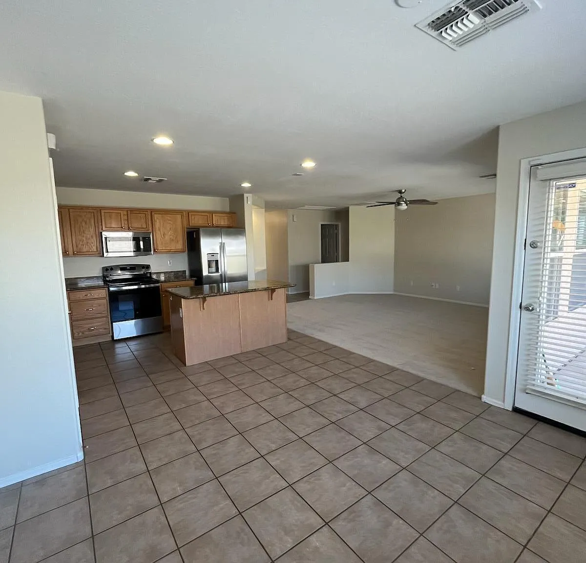 3 bed, 2.0 bath, 1536 sqft, $2,045 — Photo 3