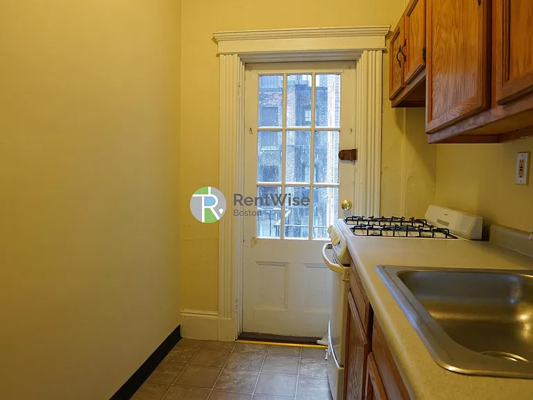 Royce Rd — Photo 16