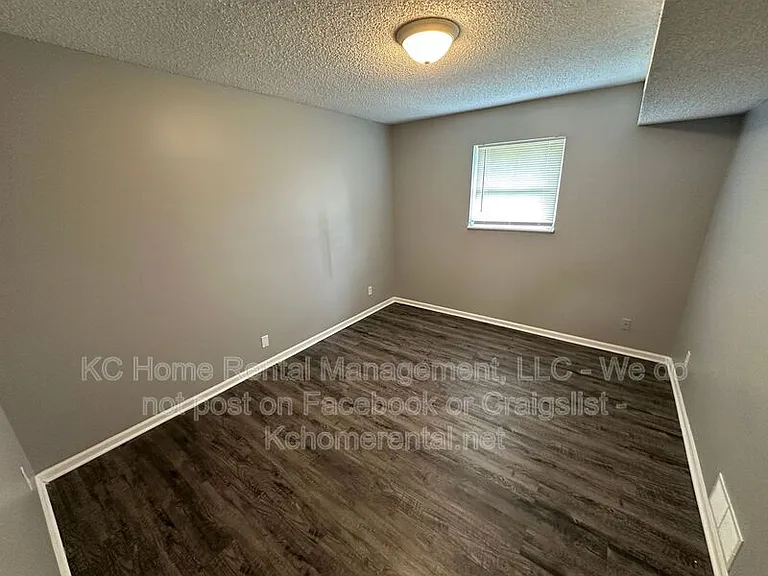 9215 E 54th St — Photo 16