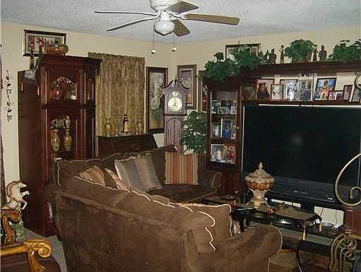 2nd image of 4824 Viola St