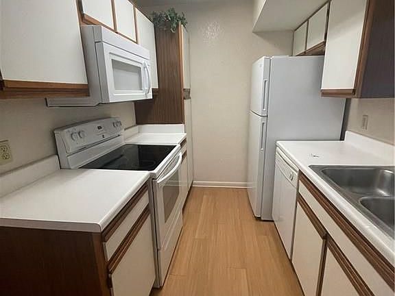 3rd image of 728 W San Antonio St #102-B