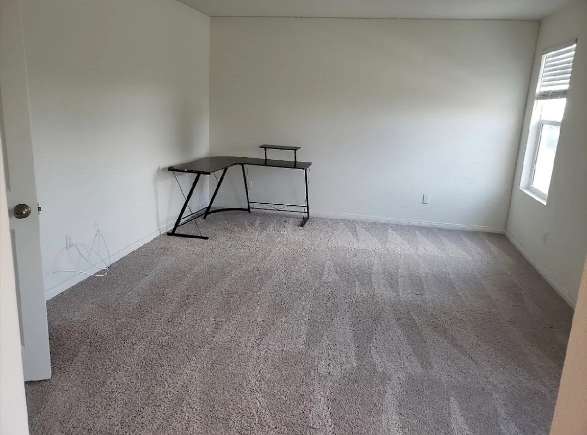 4 bed, $1,450 — Photo 2