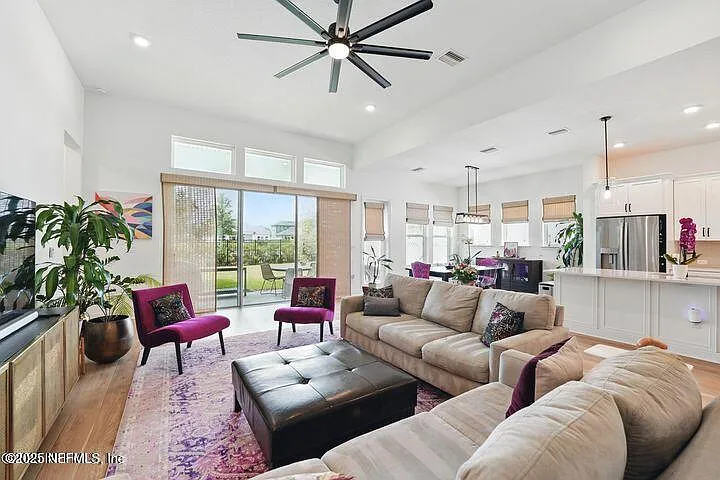 107 Canopy Forest Dr — Photo 2