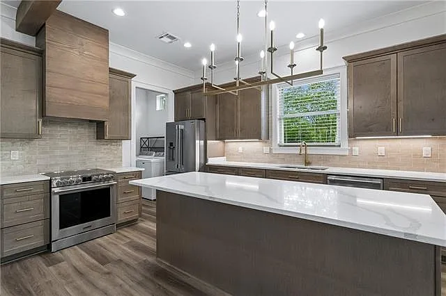 715 W 18th Ave — Photo 8