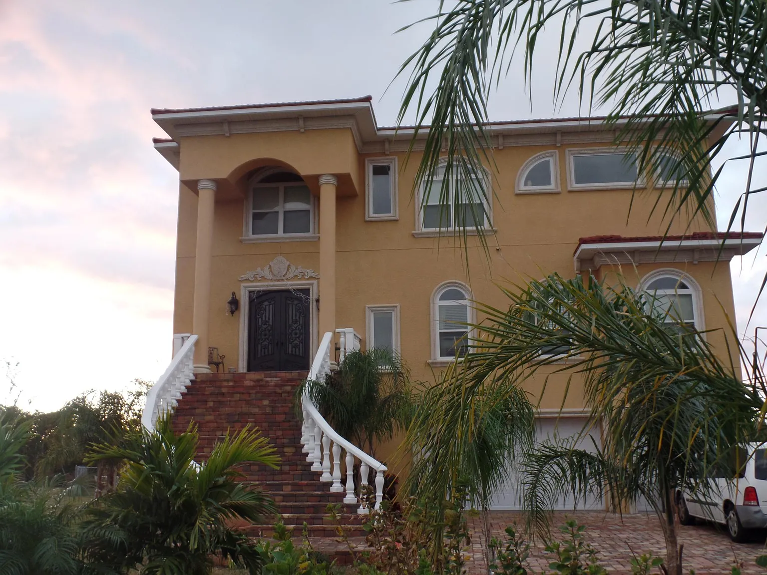 4 bed, 4222 sqft, $5,995 — Photo 2