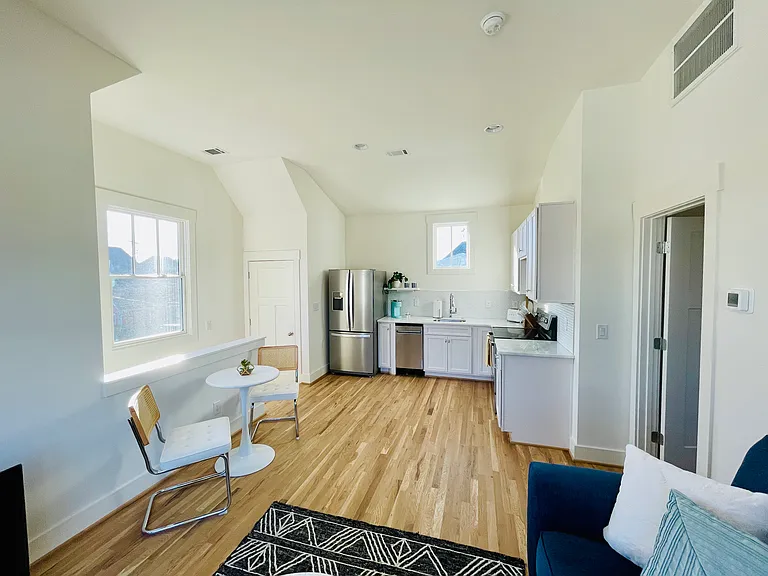 910 Montrose Ave #B — Photo 15