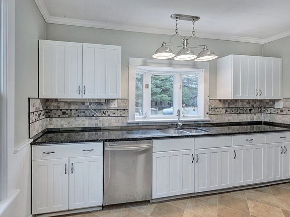 4th image of 205 Elm Ave