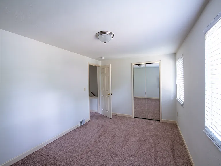 Holiday Park Apartments and Townhomes — Photo 19