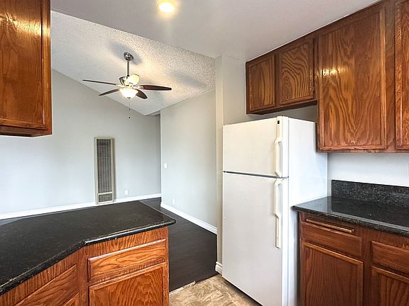 5th image of 3101 Juniper St APT 8