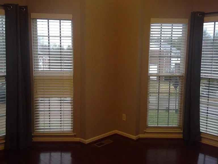 305 Sweetwater Ct — Photo 25