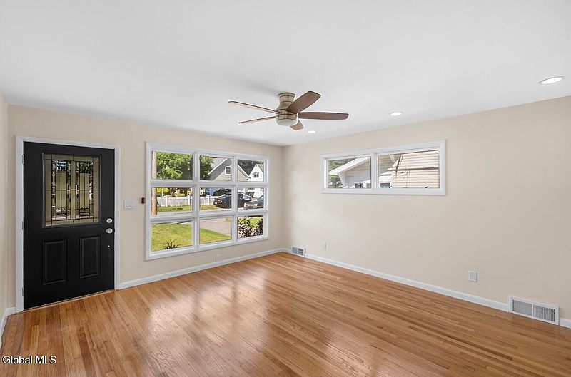 4th image of 7 Delafield Drive
