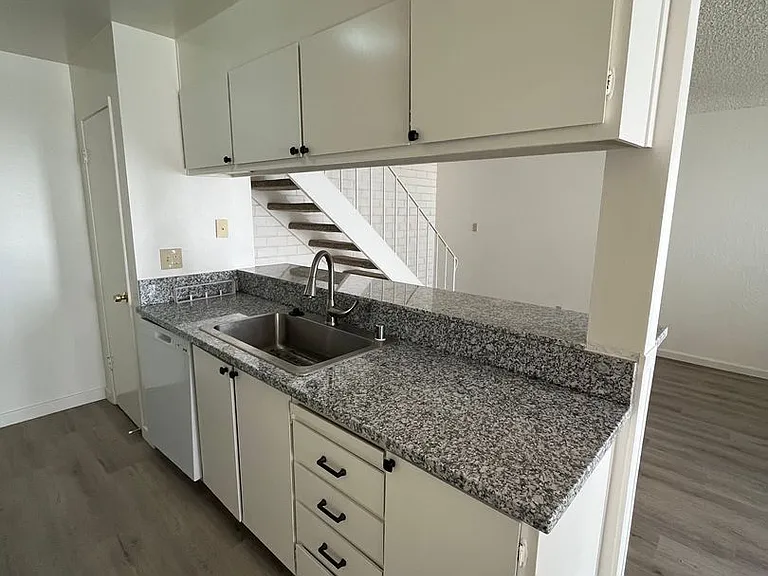 1703 Donner Ave #3 — Photo 6