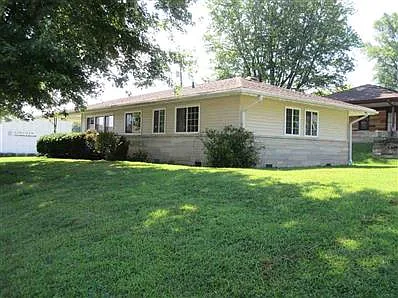 2020 F St photo 1