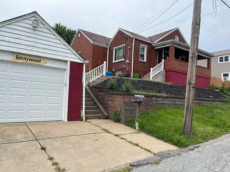 703 Laura St — Photo 2