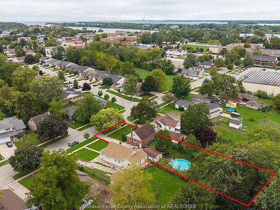 4th image of 170 Fort St