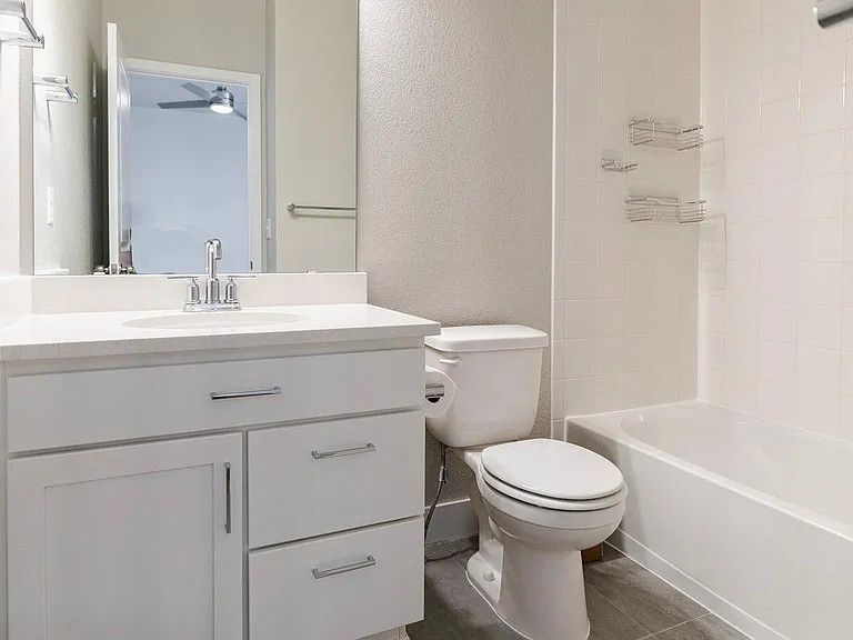 Private bath with tub