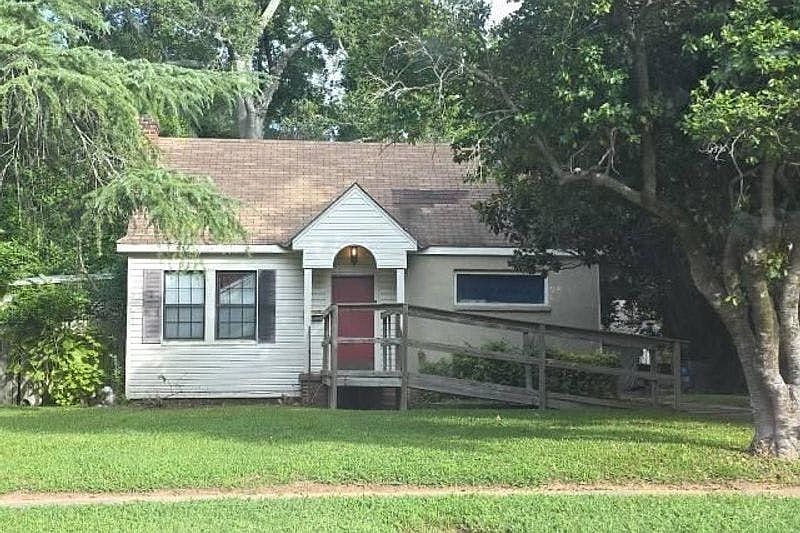 1st image of 172 Archer Ave