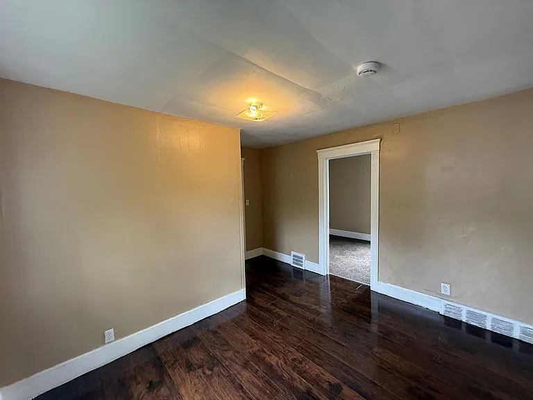 522 W 23rd St — Photo 38
