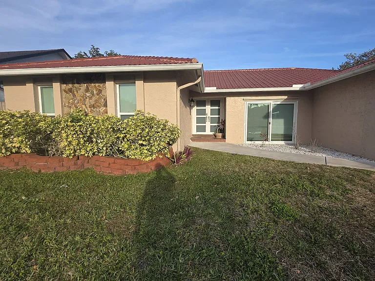 21452 Woodchuck Ln — Photo 2