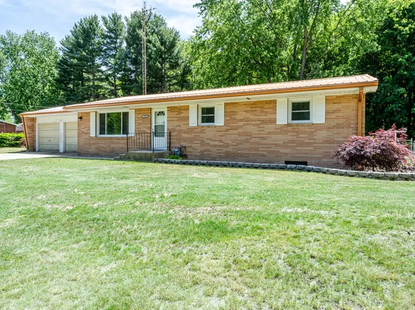 1846 Maple Ln, Benton Harbor, MI 49022