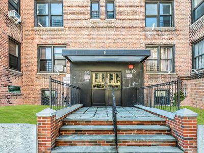 88-30 182nd St #6L, Queens, NY, 11423