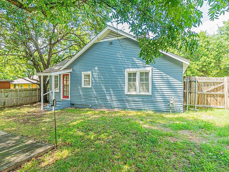628 W Comanche St — Photo 30