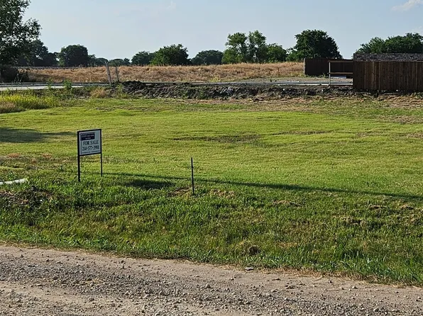 512 W Cedar St, Gunter, TX 75058