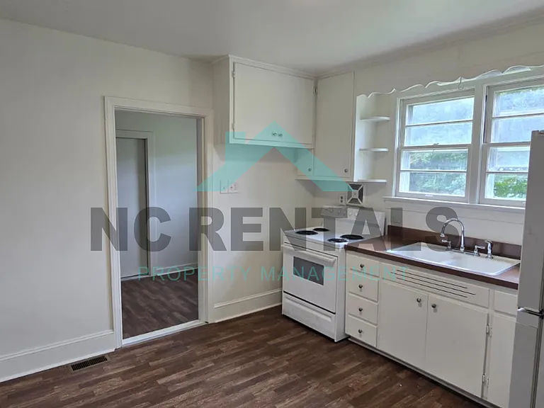 141 Marthas Ln — Photo 9
