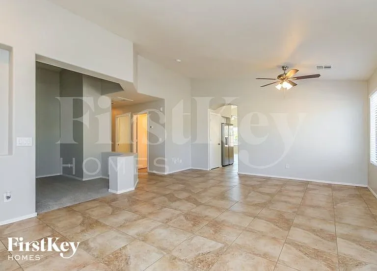 2647 W Canyon Way — Photo 4