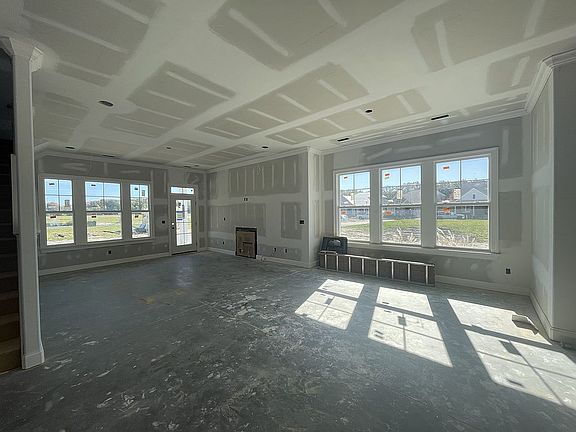 3rd image of 347 Lamont St