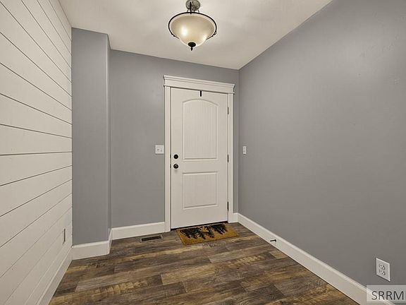 4th image of 425 E Oak St