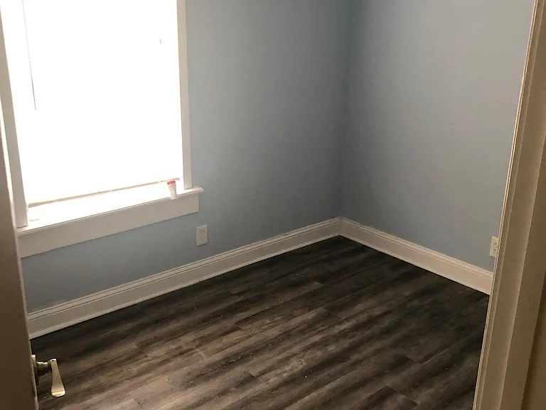 985 Stocks St — Photo 7