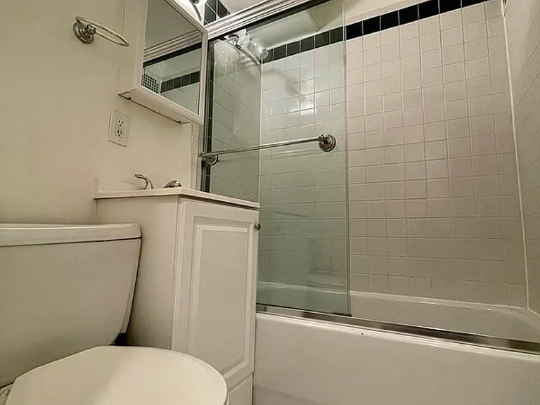 184 Avenue A #1A — Photo 3