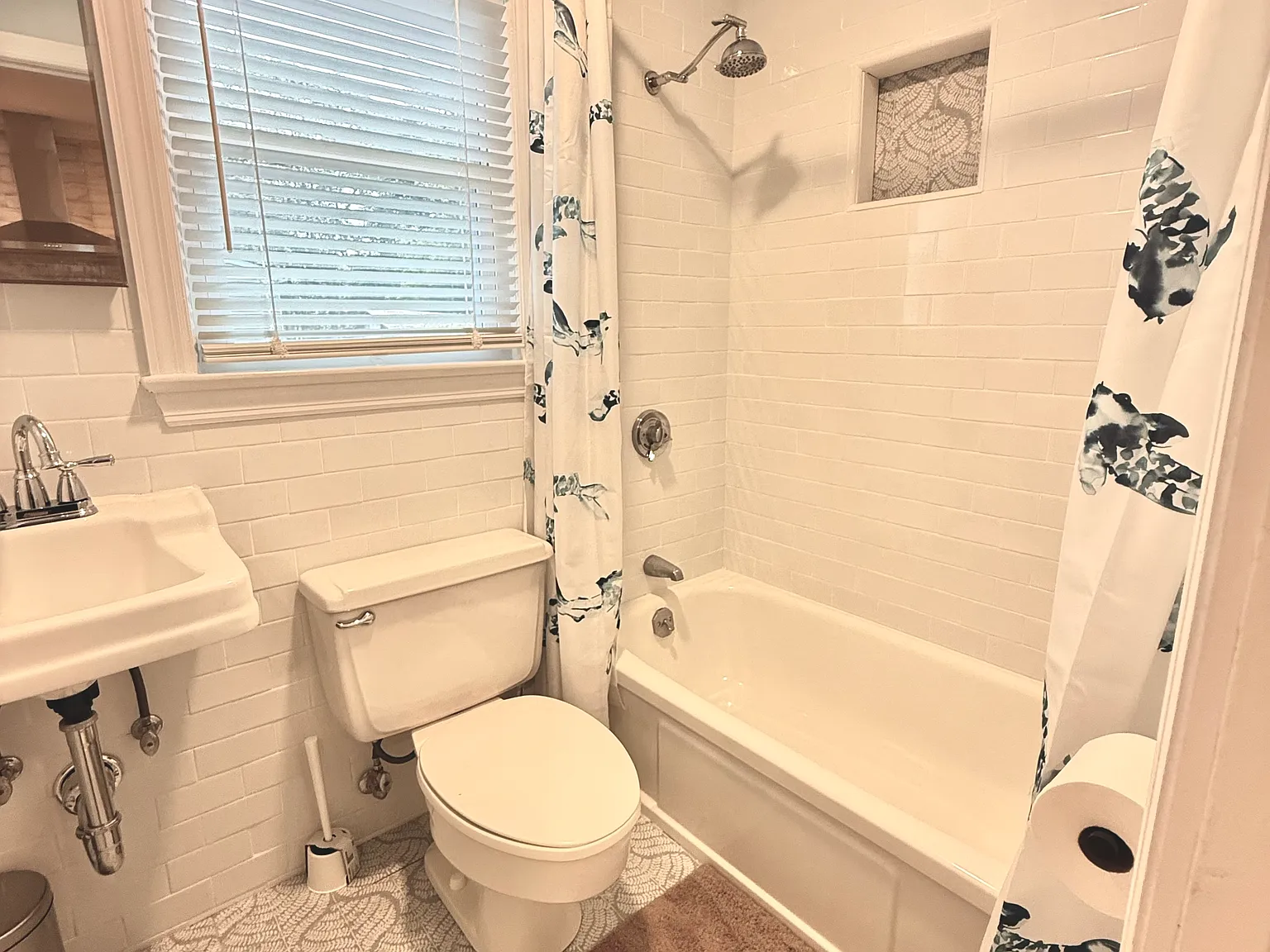 2 bed, 875 sqft, $3,100 — Photo 2
