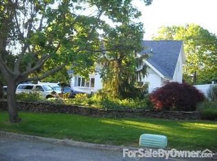21 Virginia Dr, Medford, NY 11763