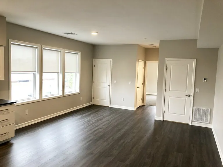 40 Jones St #201 — Photo 1