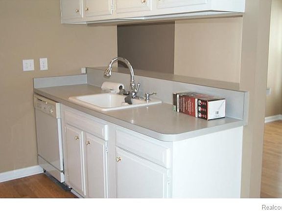 4th image of 2747 Fox Hollow Ct #A