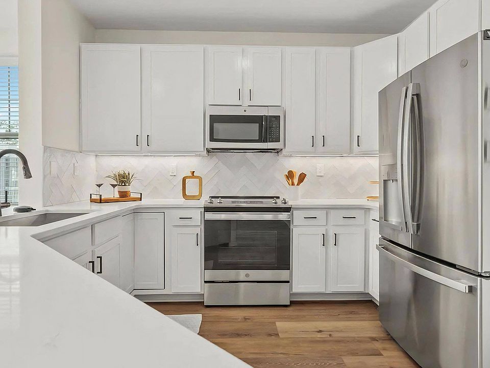 Expansive Kitchen Featuring Stainless Steel Appliances and Ample Storage