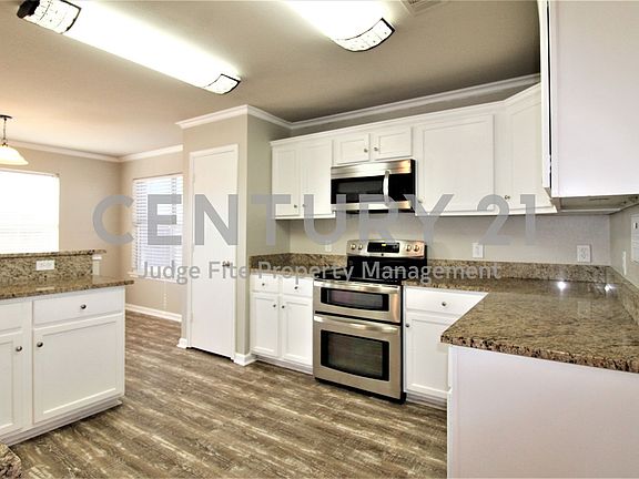 4th image of 2201 Green Hill Dr