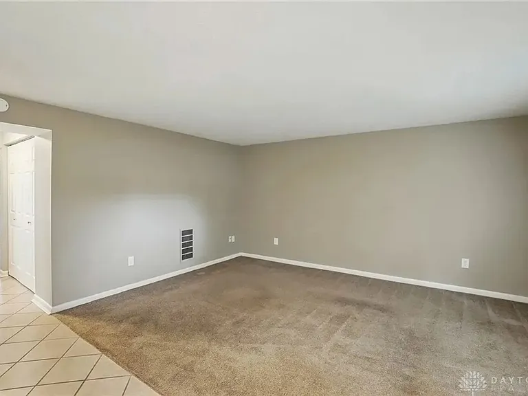 765 Clareridge Ln — Photo 4