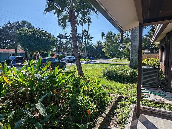 4th image of 2525 SW 34th Ave