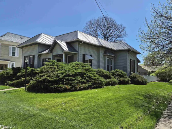 214 College Ave, Oskaloosa, IA 52577
