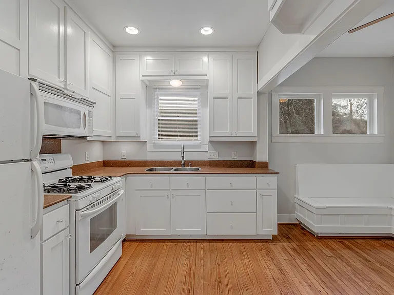 304 N Haswell Dr — Photo 12