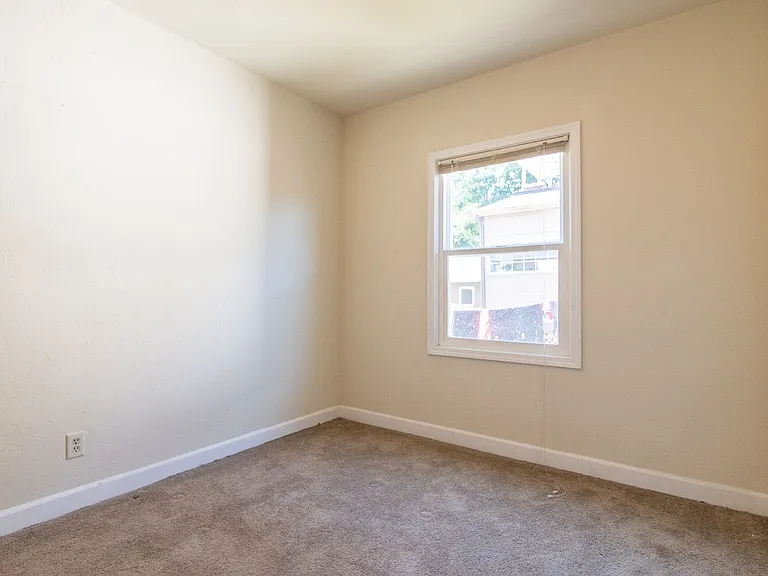 5130 N Williams Ave — Photo 9