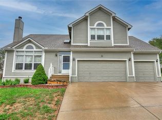 7530 N Oakland Ave, Kansas City, MO 64158