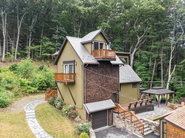 68 Murphy Rd, Hudson, MA 01749