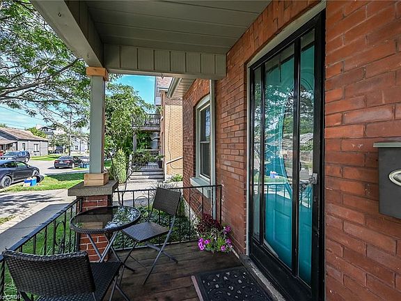 3rd image of 229 Brock St
